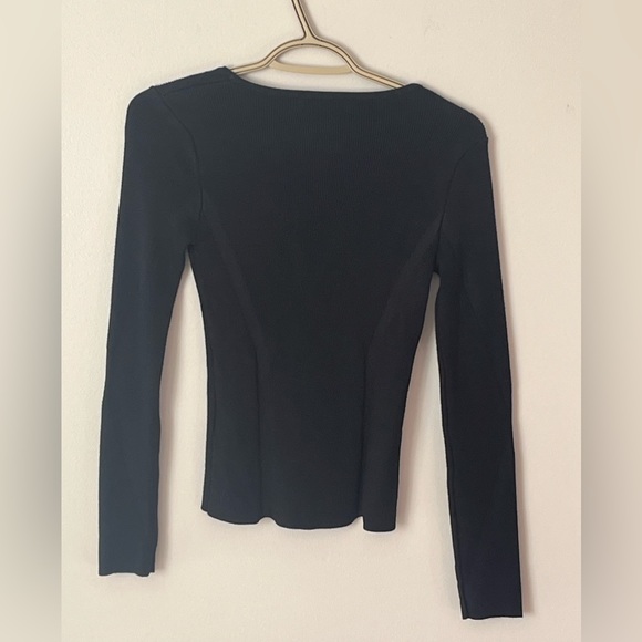 Women’s GUESS Long Sleeve Pierced V-Neck Irina Rib Sweater Pullover Sweater - Picture 4 of 14